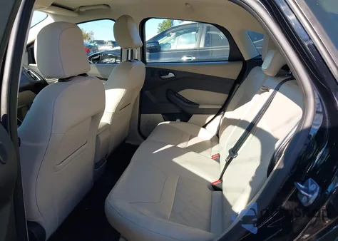 2018 Ford Focus Electric из США, поврежденный, VIN 1FADP3R42JL304036